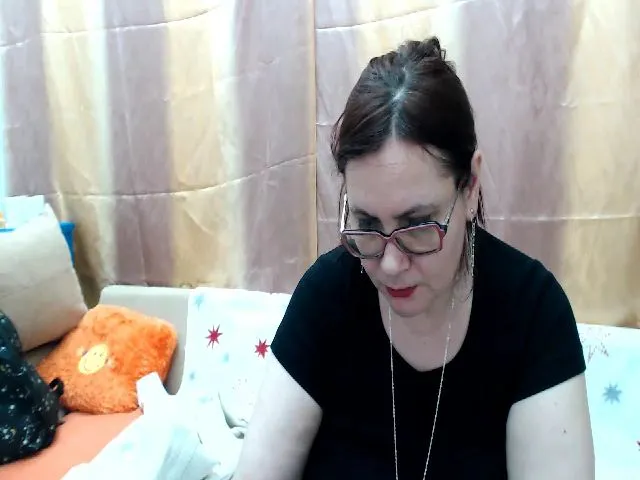 Live sex webcam photo for GinnaMature #271908650
