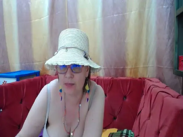 Live sex webcam photo for GinnaMature #274219398