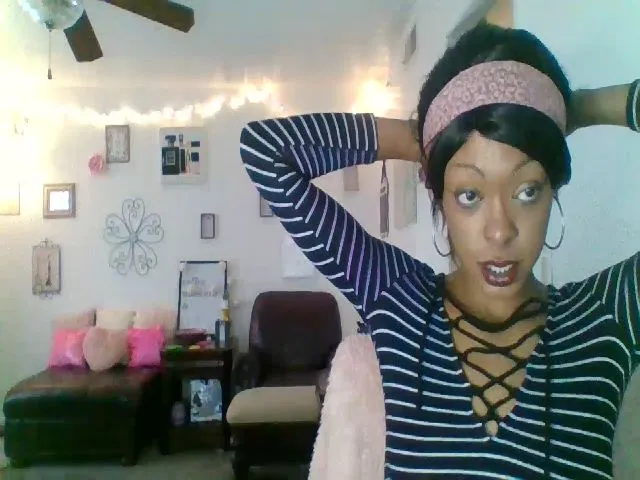 Live sex webcam photo for GirlNextD00r3 #271873709