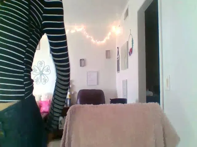 Live sex webcam photo for GirlNextD00r3 #271874057