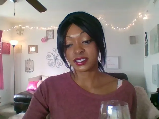 Live sex webcam photo for GirlNextD00r3 #271897831