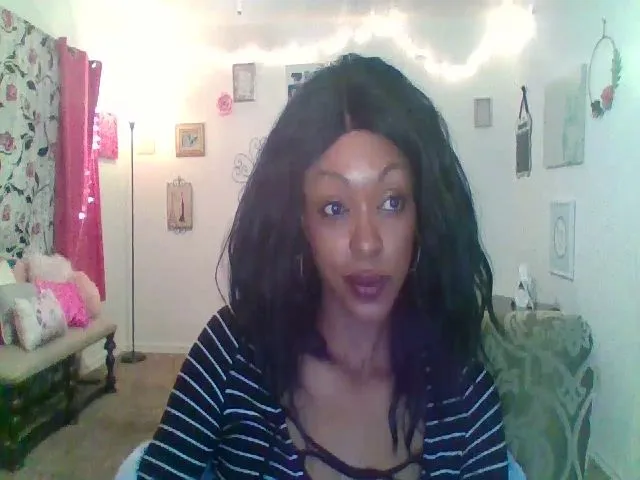 Live sex webcam photo for GirlNextD00r3 #272248735