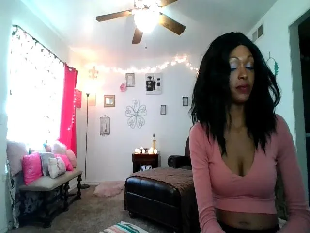 Live sex webcam photo for GirlNextD00r3 #272334208