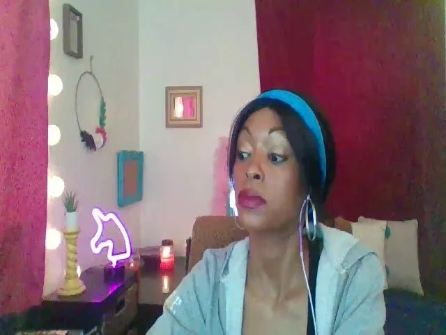 Live sex webcam photo for GirlNextD00r3 #273411601