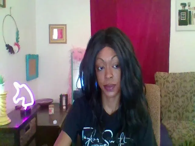 Live sex webcam photo for GirlNextD00r3 #273765437