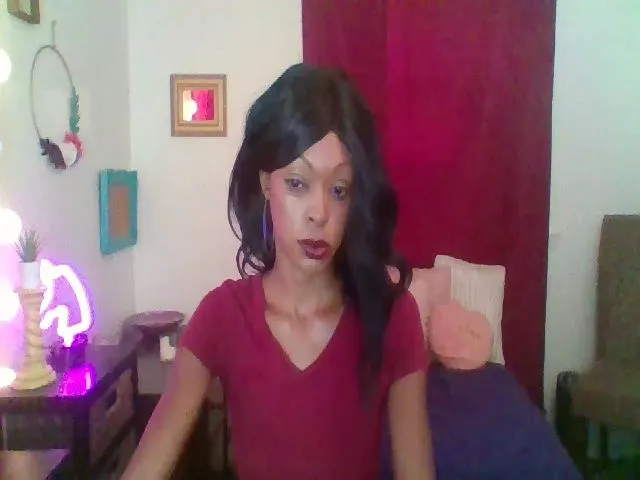 Live sex webcam photo for GirlNextD00r3 #274098176