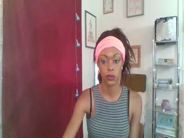 Live sex webcam photo for GirlNextD00r3 #274579660