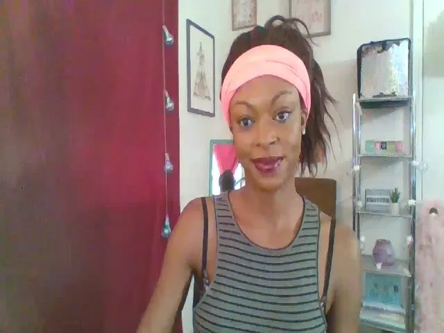 Live sex webcam photo for GirlNextD00r3 #274586210