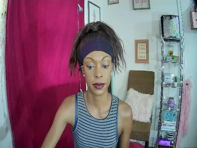 Live sex webcam photo for GirlNextD00r3 #274649333