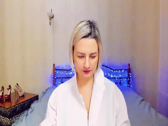 Live sex webcam photo for Girl_Queen_ #271748871
