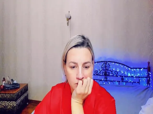 Live sex webcam photo for Girl_Queen_ #271749997