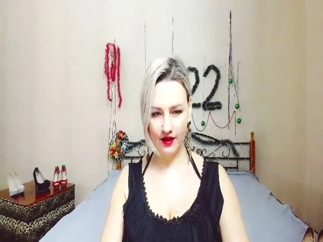 Live sex webcam photo for Girl_Queen_ #271909194