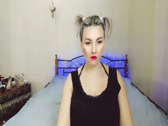 Live sex webcam photo for Girl_Queen_ #271995346