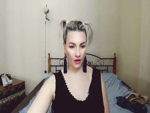 Live sex webcam photo for Girl_Queen_ #272045830