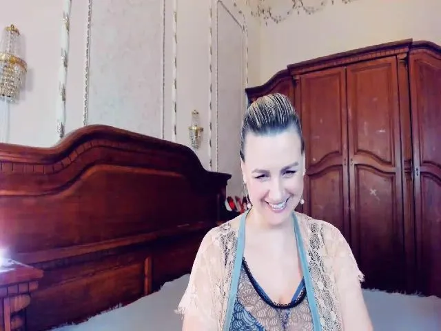 Live sex webcam photo for Girl_Queen_ #272281706