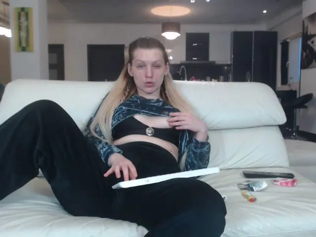 Live sex webcam photo for GlamyWife #273124058