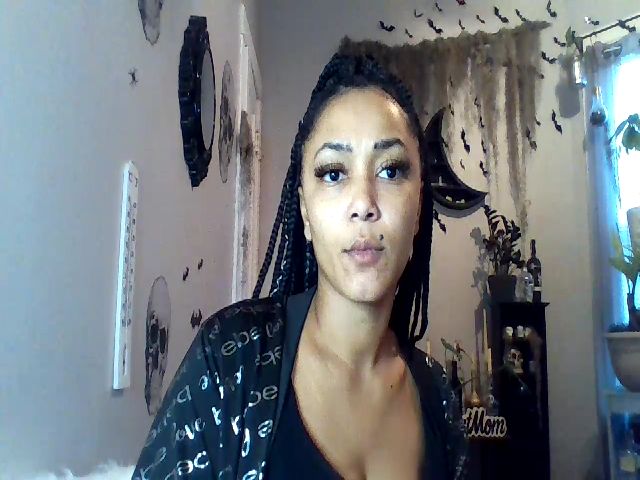 Live sex webcam photo for GoddessCoka #272995070