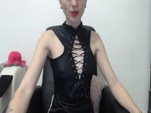 Live sex webcam photo for GoddessElisa #271810657