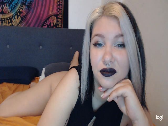 Live sex webcam photo for GoddessEmma #273698169