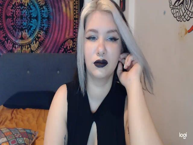 Live sex webcam photo for GoddessEmma #273698245