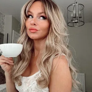 Live sex webcam photo for GoddessHardy #278200275