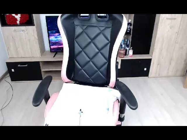 Live sex webcam photo for GoddessInk #272773792