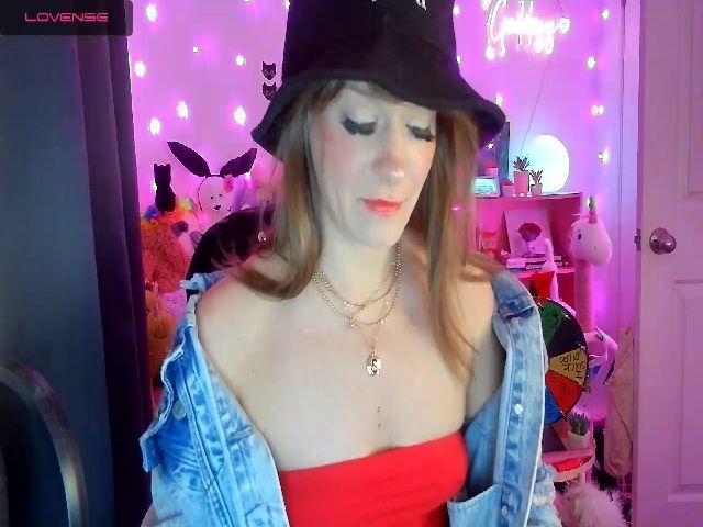 Live sex webcam photo for GoddessKitten #273214841