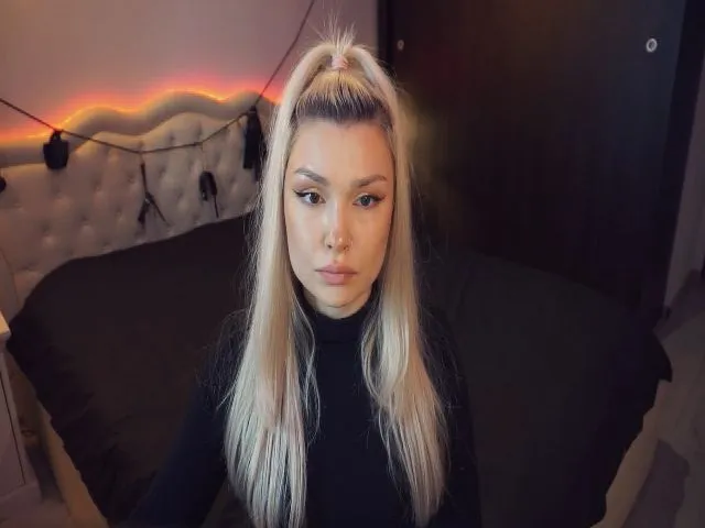 Live sex webcam photo for GoddessMilena #272341810
