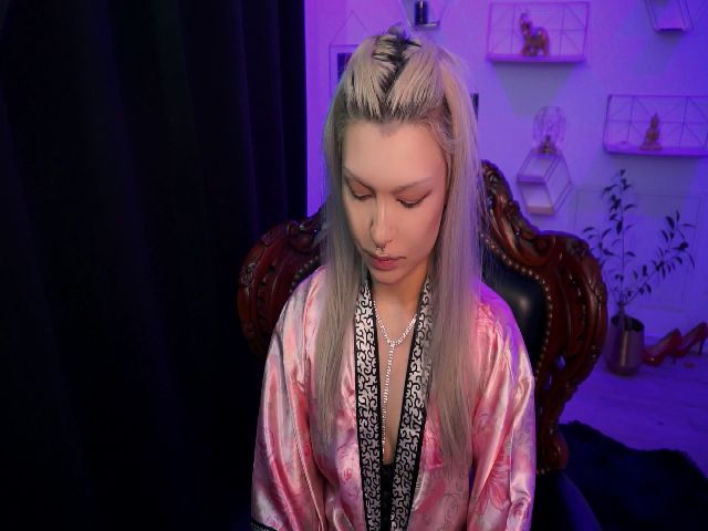 Live sex webcam photo for GoddessMilena #274111742