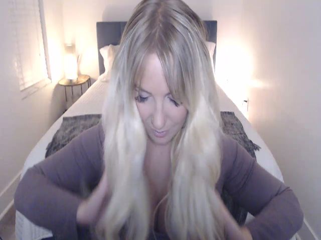 Live sex webcam photo for GoddessScarx #271977310