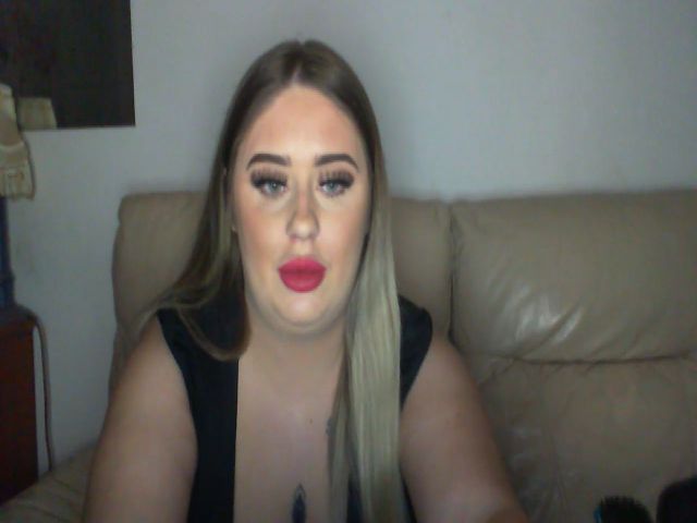 Live sex webcam photo for Goddesspoppy1 #272994337