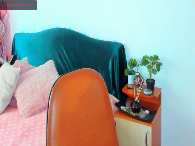 Live sex webcam photo for GoldieEvanss #271990720