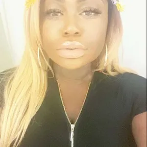 Live sex webcam photo for Goldnbarbie #290329954