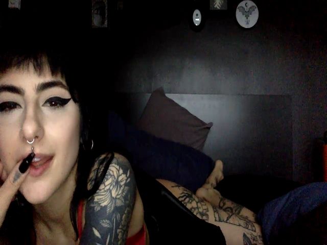 Live sex webcam photo for Gothhbabyy #271983455