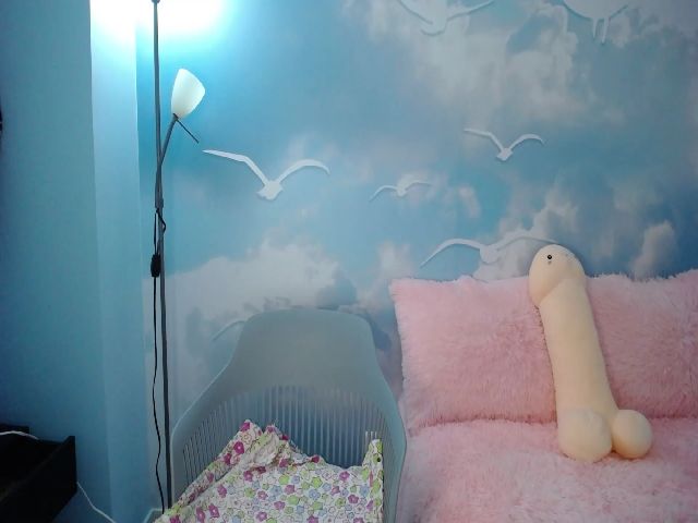 Live sex webcam photo for GraceKellyC #271845554