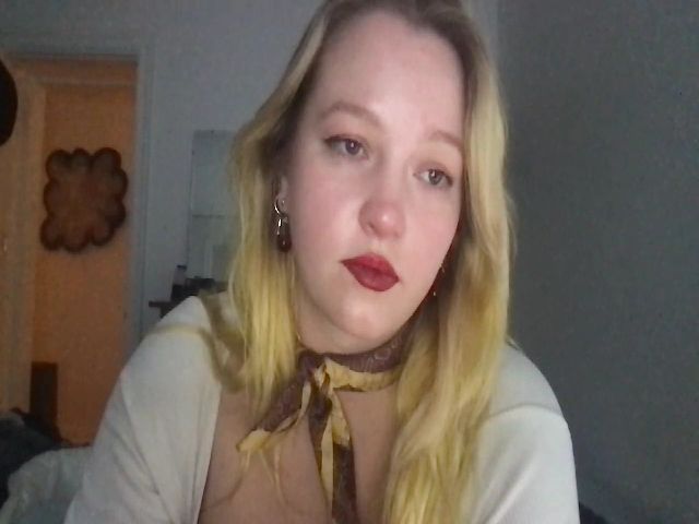 Live sex webcam photo for GracieApple #272418072