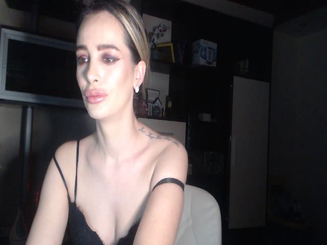 Live sex webcam photo for Greek1Goddess #272166468