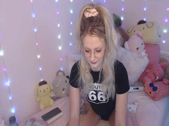 Live sex webcam photo for GretaJune #274152188