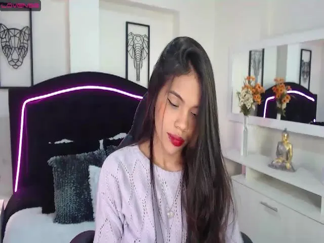 Live sex webcam photo for Grey_Evelyn #273704531
