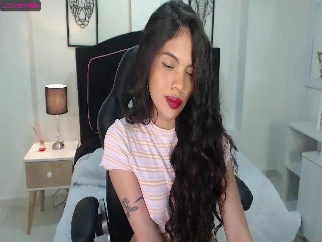 Live sex webcam photo for Grey_Evelyn #273768534