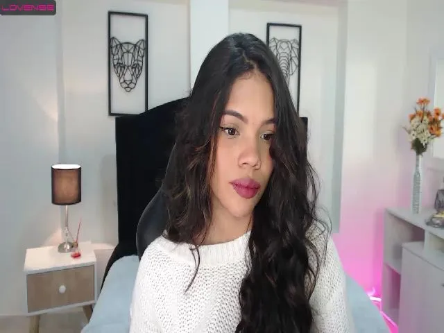Live sex webcam photo for Grey_Evelyn #273890603