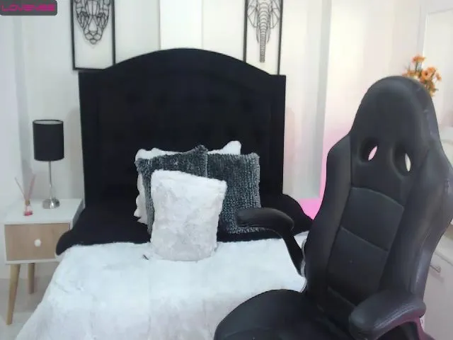 Live sex webcam photo for Grey_Evelyn #274213182