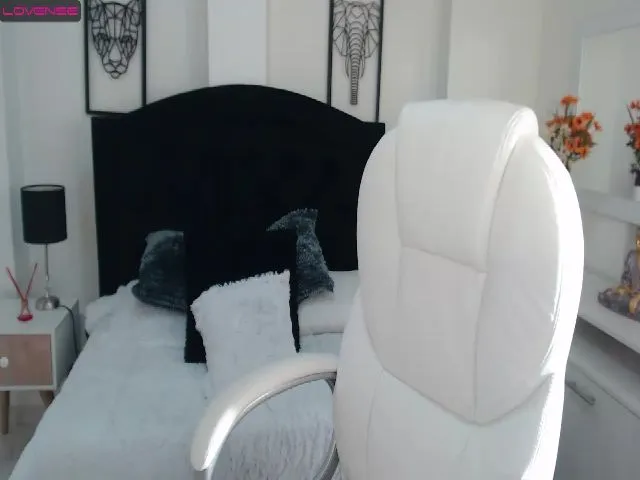 Live sex webcam photo for Grey_Evelyn #274313300