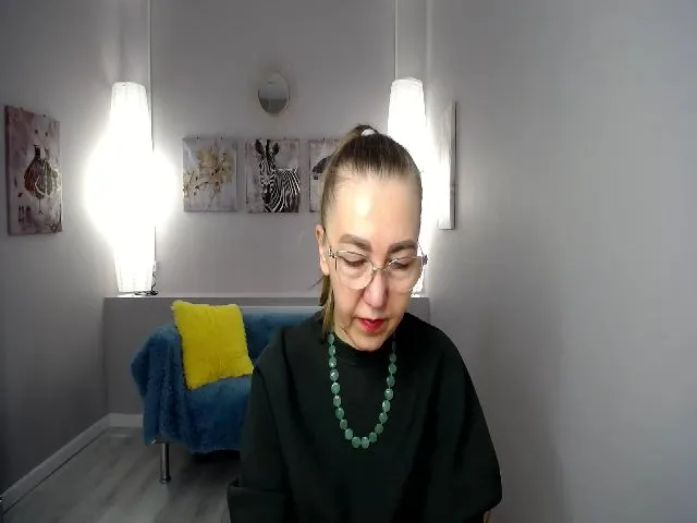 Live sex webcam photo for Greybunny #272367532