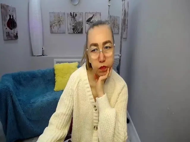 Live sex webcam photo for Greybunny #273252874