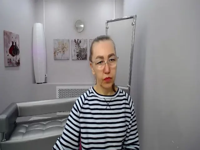 Live sex webcam photo for Greybunny #273355865