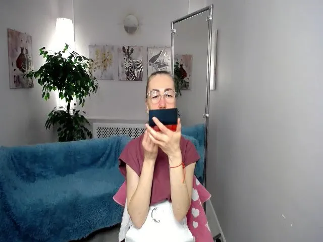 Live sex webcam photo for Greybunny #273749007