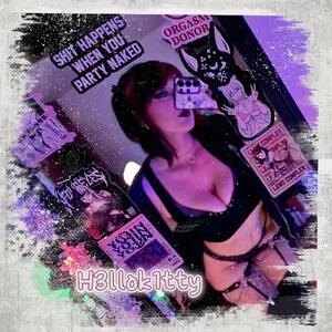 Live sex webcam photo for H3llok1tty