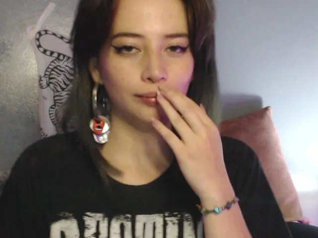 Live sex webcam photo for HValhalla420 #273596174