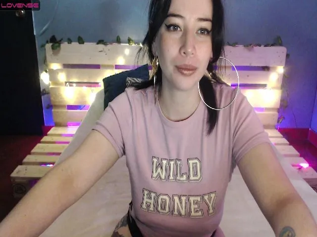 Live sex webcam photo for HValhalla420 #274693263